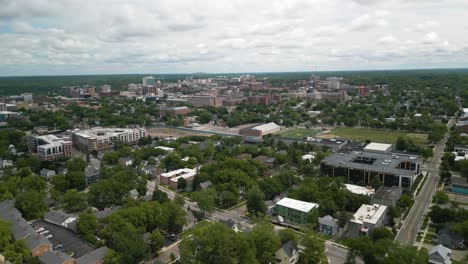 Hermosa-Vista-Aérea-De-Ann-Arbor,-Michigan