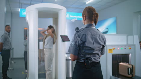 puestos de control de seguridad de los aeropuertos