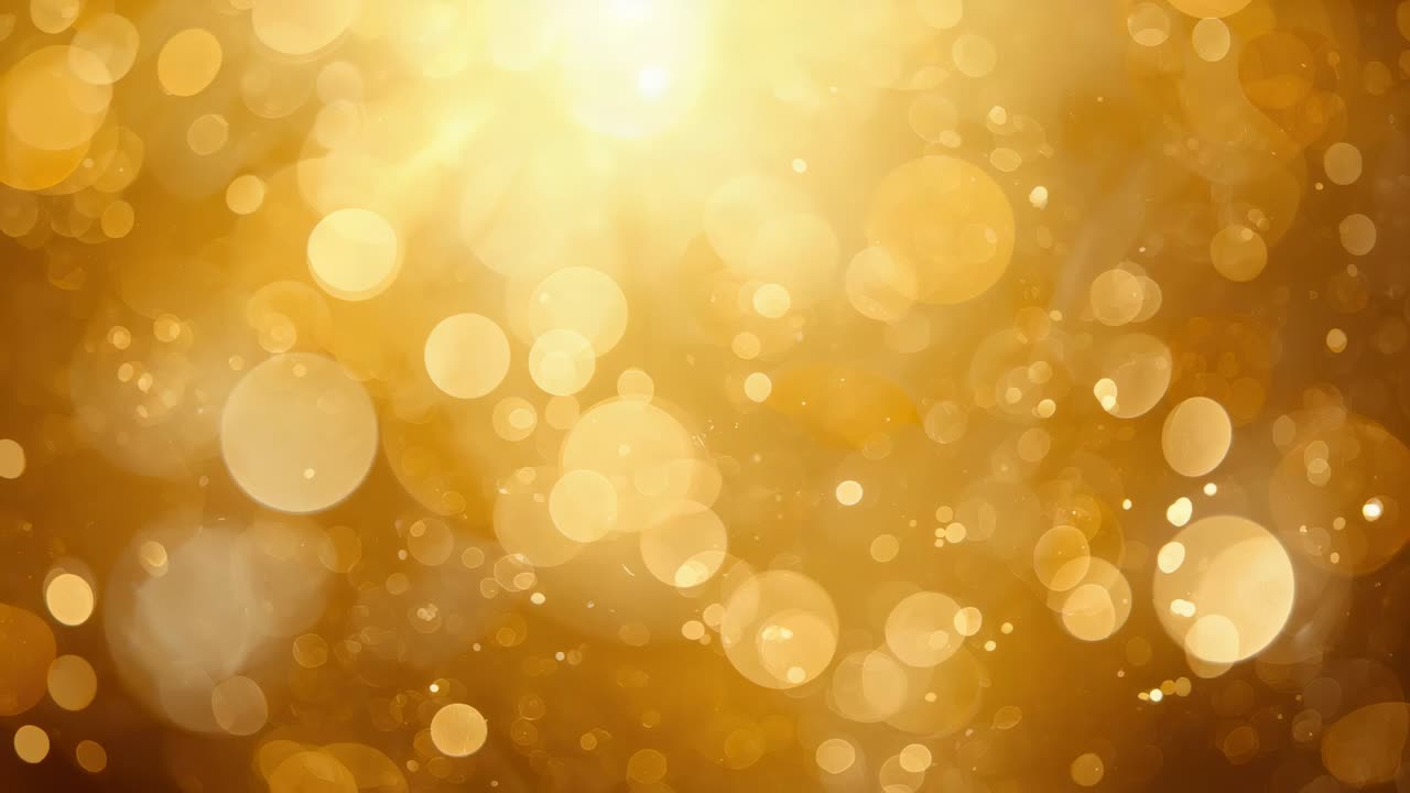 Zoomende kamera afslører riflede bånd i et studie, der viser tekstur med gylden bokeh og drivende støv