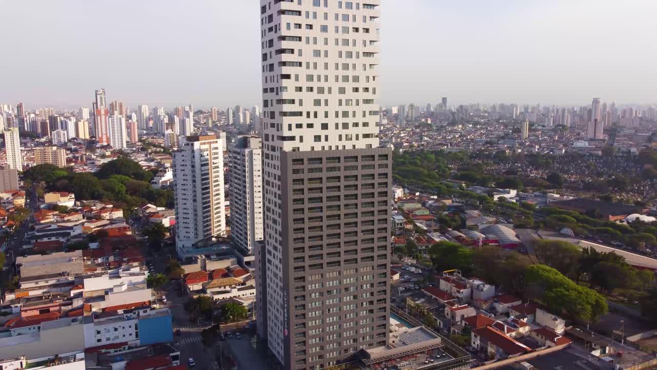 el edificio mas alto de la ciudad y el puente estaiada
