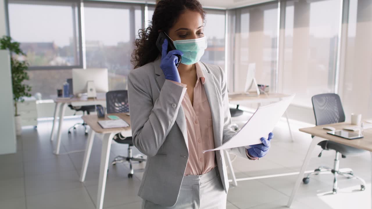 Video of boss on the phone during the lockdown