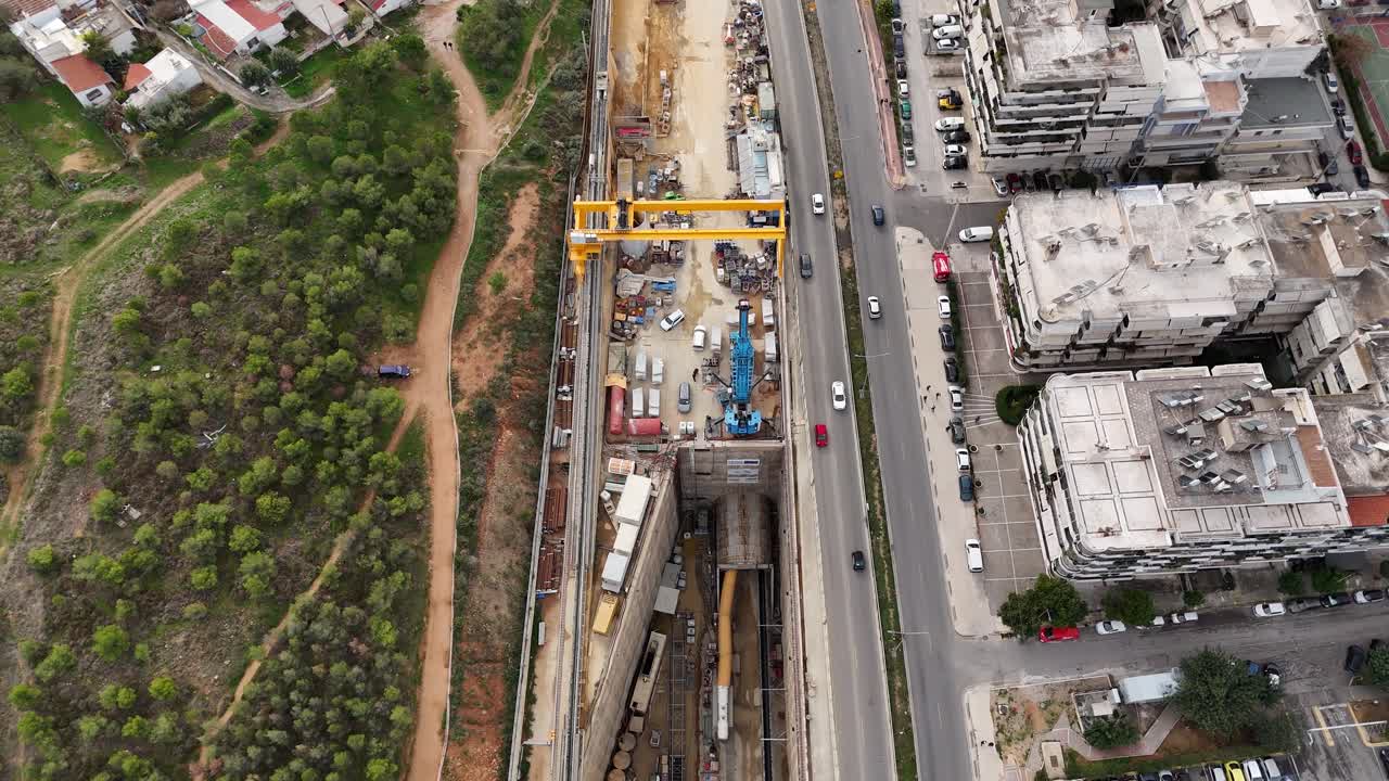 tomada de un avión no tripulado de un sitio de construcción. sitio de construcción del metro en atenas