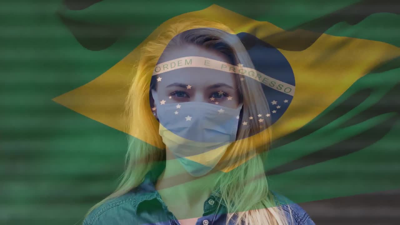 animación de la bandera de brasil ondeando sobre una mujer caucásica con máscara facial en la calle de la ciudad
