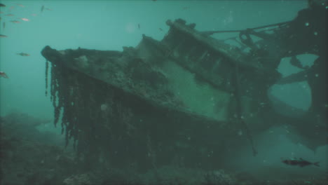 naufragio hundido en el fondo del océano