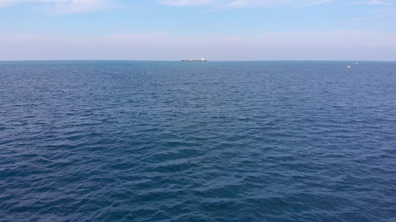 배와 함께 거대한 바다