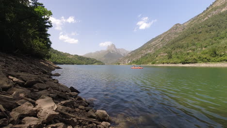 precioso paisaje en el pirineo de huesca.