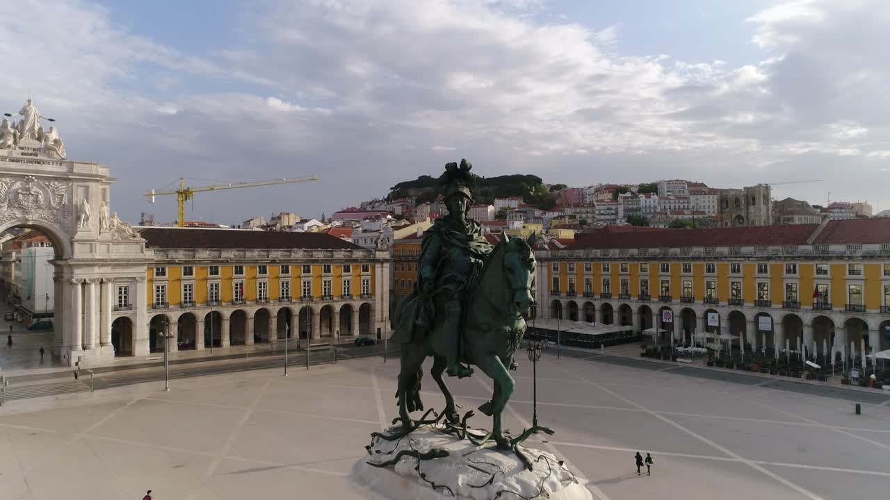 Equestrian statue of King Dom Jos&eacute; at Terreiro do Pa&ccedil;o in Lisbon next to the Tejo River