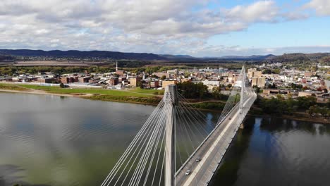 Portsmouth-Ohio-Visto-Desde-Kentucky-Sobre-El-Río-Ohio-Con-El-Puente-US-Grant-En-Primer-Plano