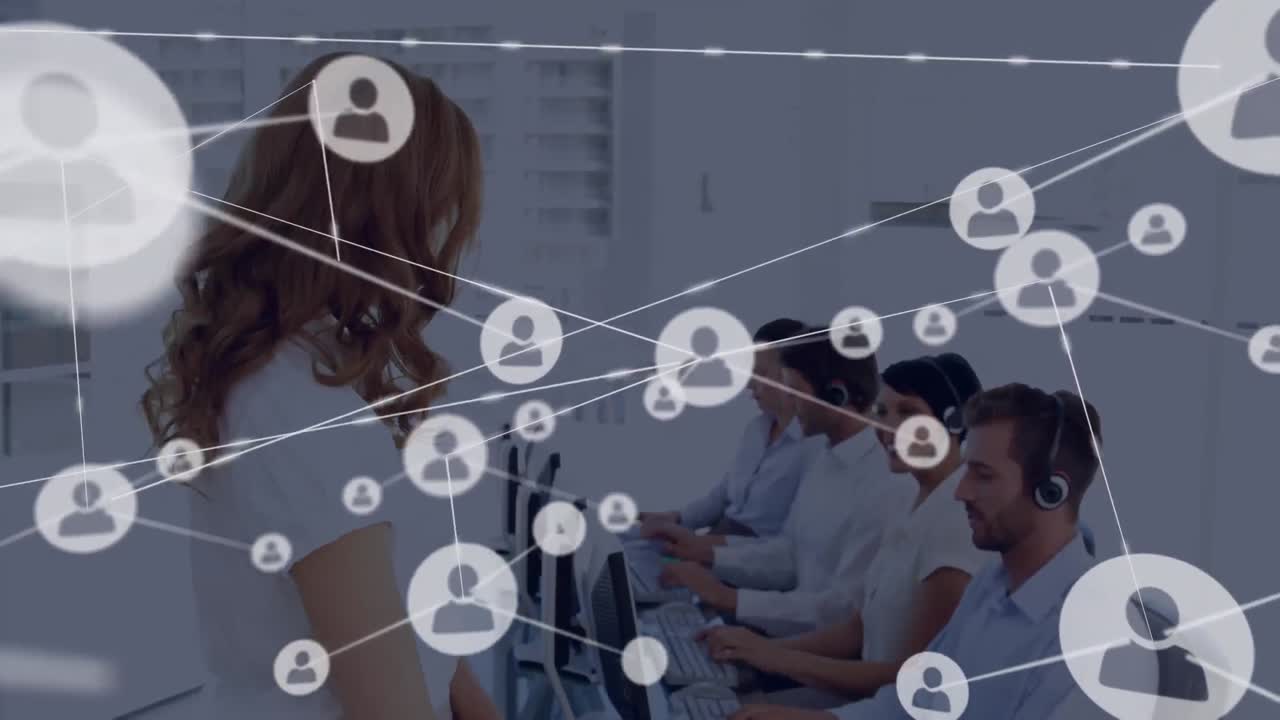 animación de la red de conexión con iconos sobre personas de negocios que usan auriculares de teléfono
