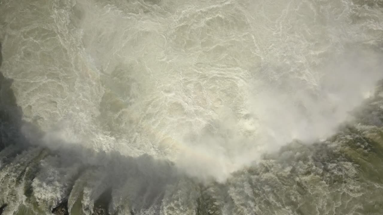 위에서 강력한 폭포