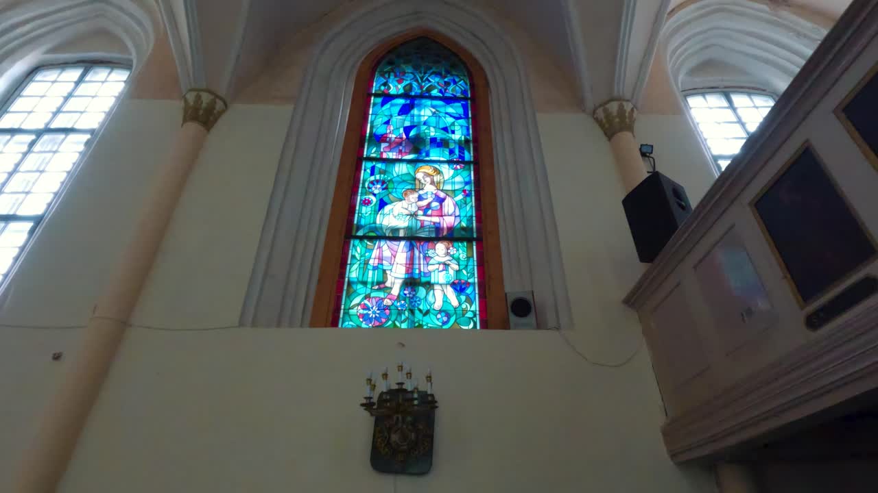 라트비아 북부 비지메 의 스트라우페 마을 에 있는  ⁇ 스트라우페 성 과 스트라우페 복음주의 루터 교회