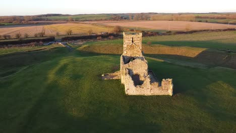 Knowlton-Church-Dreht-Sich-Schnell-In-Der-Nähe