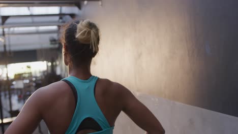 Entrenamiento-Cruzado-En-Un-Gimnasio