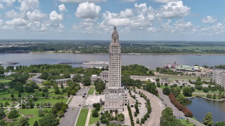 Veduta aerea del Campidoglio dello Stato della Louisiana e dell'area circostante a Baton Rouge, Louisiana.