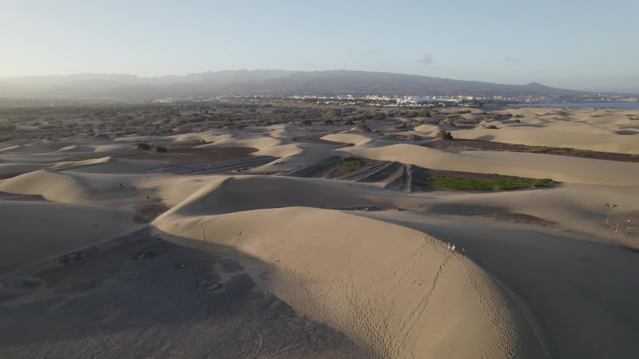 majestuoso paisaje de dunas de arena dorada de maspalomas, gran canaria