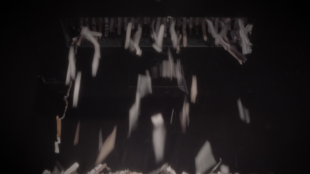 아래에서 종이를 자르는 분쇄기, 빈 바구니, 부드러운 그물 필터