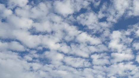 Cirrocúmulos-Onda-Ondulada-Nubes-De-Gran-Altitud-Lapso-De-Tiempo,-Impresionante-Formación-De-Nubes-Que-Parece-Olas-Oceánicas-Pasando