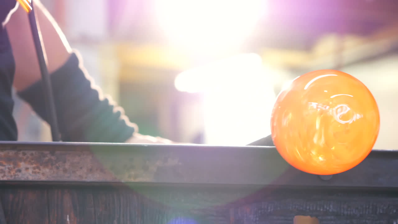 녹은 유리를 형성 하는 유리  ⁇ 기기