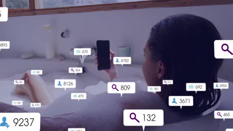 Animación-De-Barras-De-Notificación-Sobre-Una-Mujer-Caucásica-Sosteniendo-El-Teléfono-Mientras-Está-Acostada-En-La-Bañera