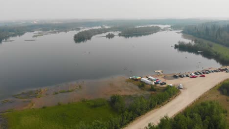 4K-Drohnenvideo-Des-Cushman-Sees-Im-Tanana-See-Erholungsgebiet-In-Fairbanks,-Ak-Während-Des-Sommertages