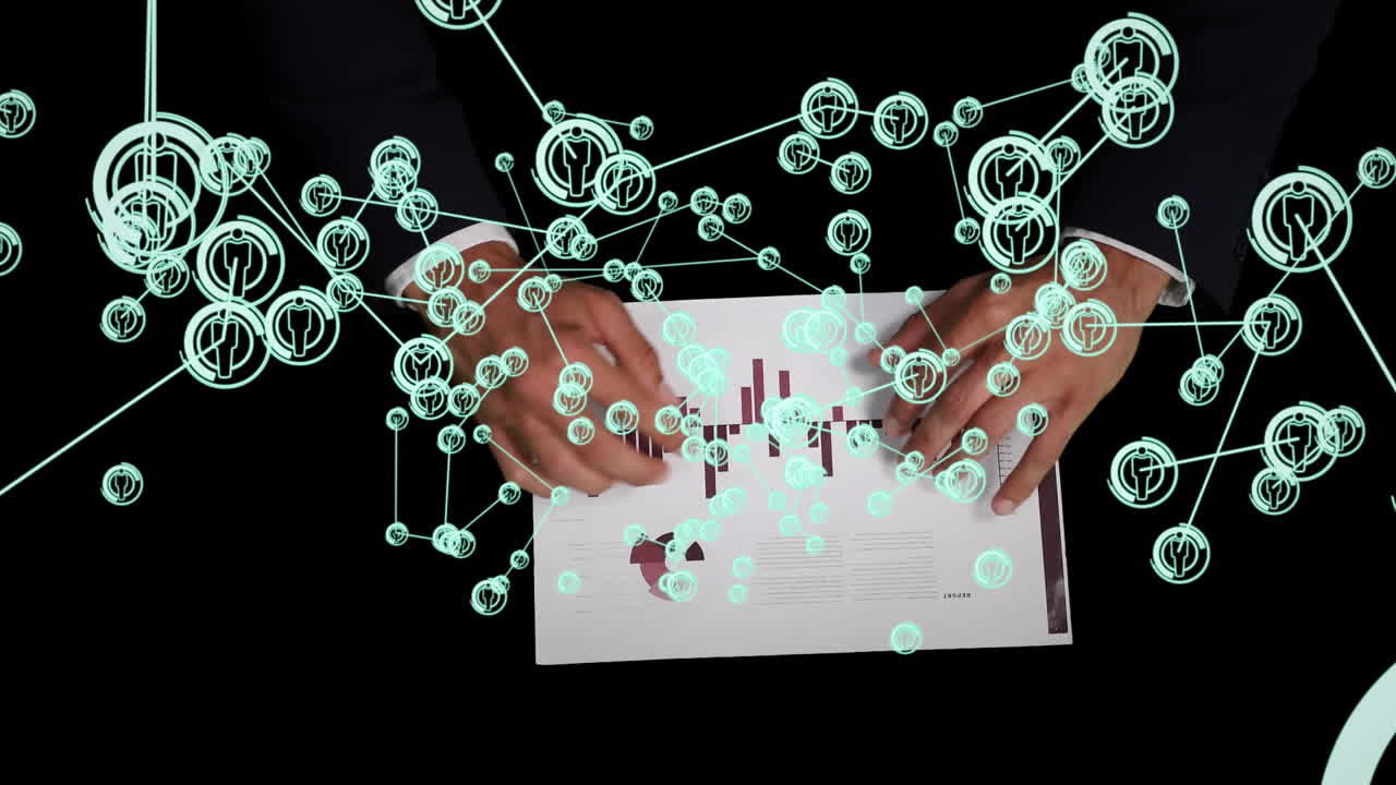 백인 남자의 손에 연결된 연결망의 애니메이션.