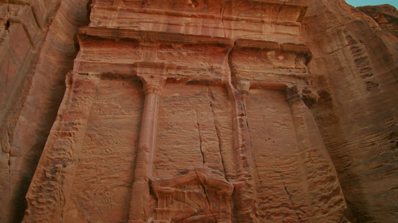 petra - la atracción turística más visitada de jordania. ciudad histórica y arqueológica