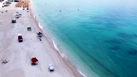 Una-Vista-Aérea-De-La-Playa-De-Borsh-En-La-Riviera-De-Albania