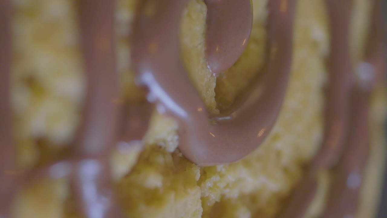 primer plano de helado de chocolate rociado