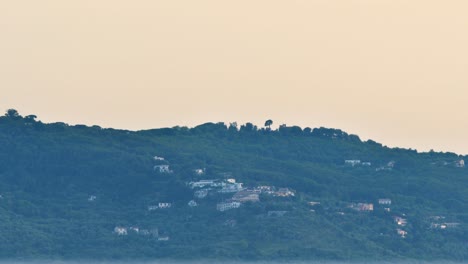 Sorrento,-Italia-Casas-En-La-Distancia