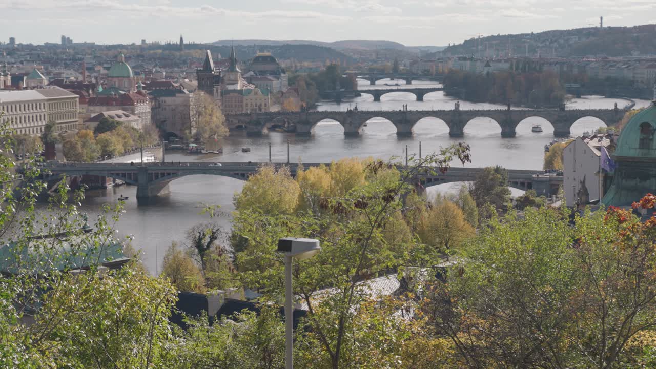 Paesaggio urbano di Praga con Ponte Carlo