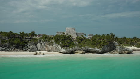 Die-Alten-Tulum-ruinen-Mit-Blick-Auf-Den-Karibischen-Ozean