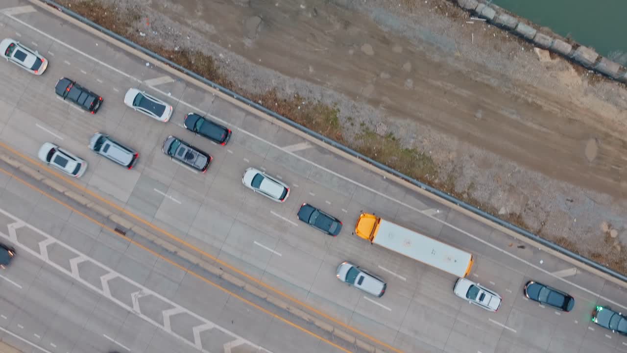 고속도로 주행 차량, 4k 드론으로 하향식 촬영, 뉴욕시