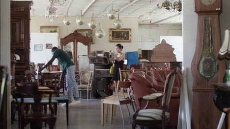 Amigos-En-Una-Tienda