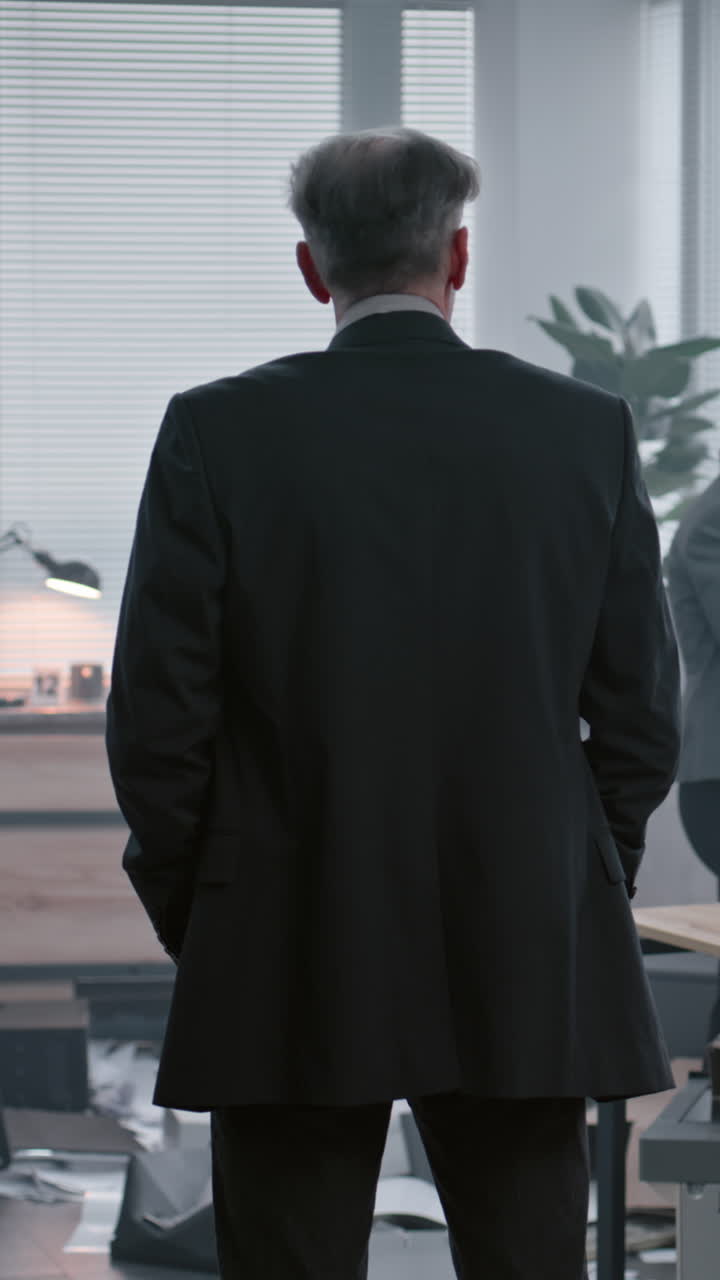 hombre de negocios en el cargo