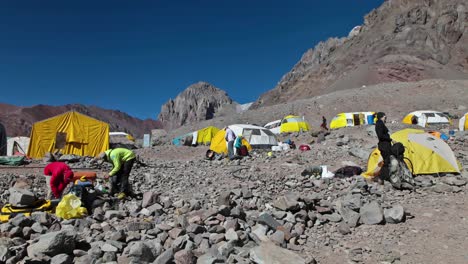 Aconcagua-Zeitraffer-Plaza-Argentinien-Mit-Zelten-3