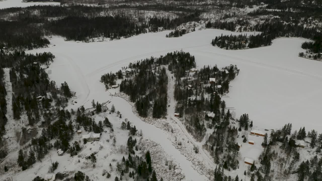 вид с воздуха на озеро макара