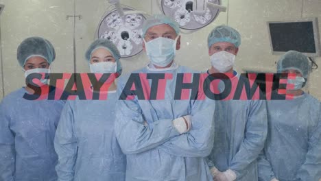 Eine-Animation-Der-Worte-„Be-Safe-Stay-At-Home“-Blinkt-über-Einer-Gruppe-Von-Ärzten,-Die-Schutzkleidung-Tragen