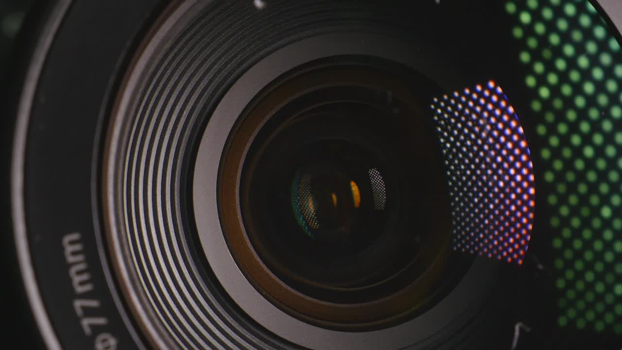 lente da câmara aproximando-se e desviando