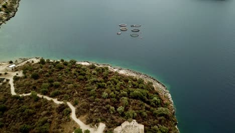 vista desde un avión no tripulado de la fortaleza ali pasha en porto palermo, albania