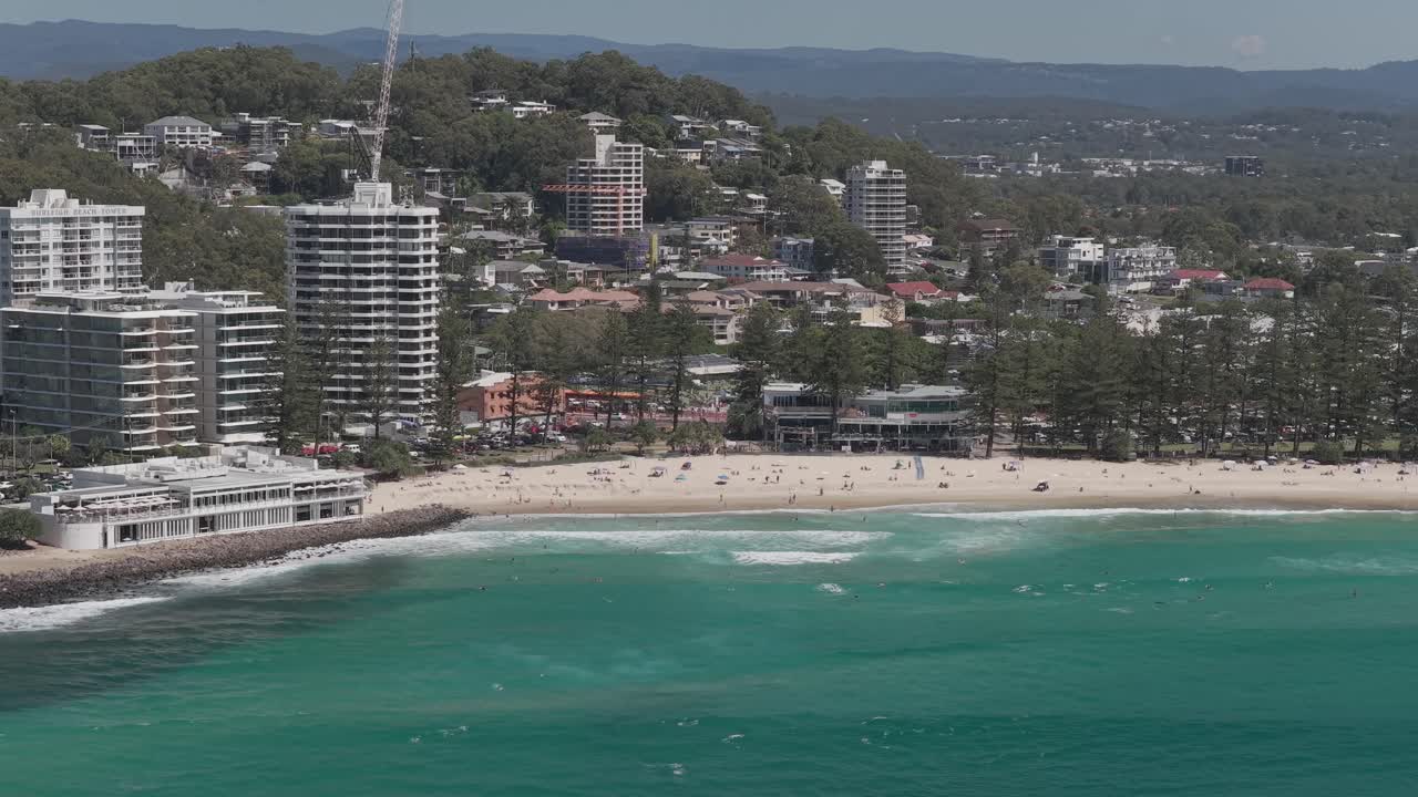 Strand in Burleigh Heads, Queensland, Australien – Luftaufnahme mit Drohne