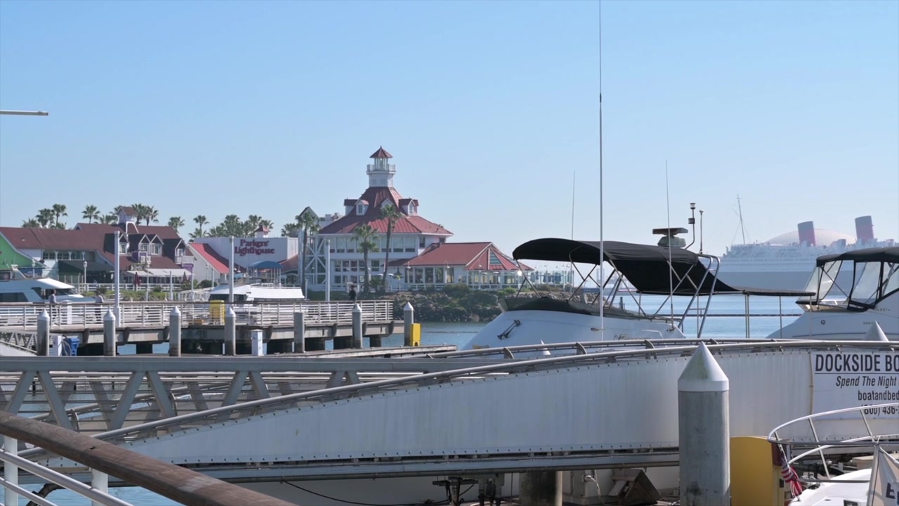 Vivace Long Beach, California: Avventure a Shoreline Village