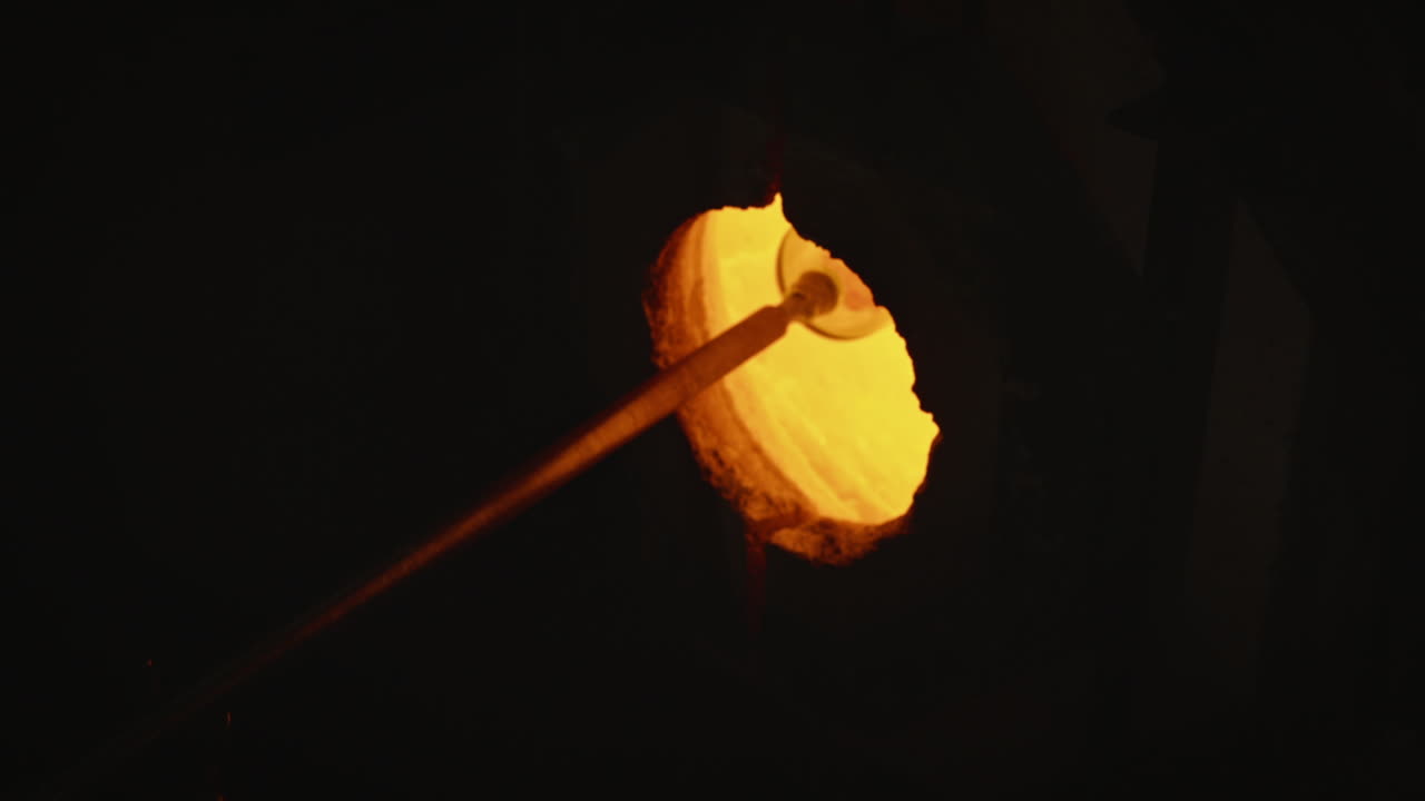 용광로에 부는 가열 유리