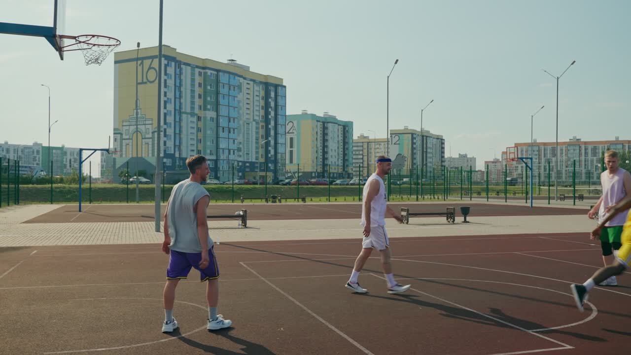 Баскетбольный матч в городских условиях
