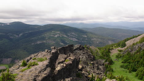 Rugged-rocky-outcrops-in-mountain-wilderness-of-British-Columbia,-Canada