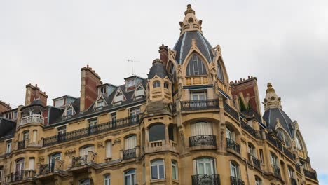 Clouds-rolling-over-beautiful-Parisian-architecture-in-Paris--Time-lapse