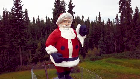 4K-Drone-Video-of-Santa-Claus-Statue-in-North-Pole,-Alaksa-during-Summer-Day