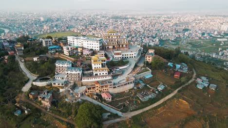 vista aérea de una colina en katmandú, nepal