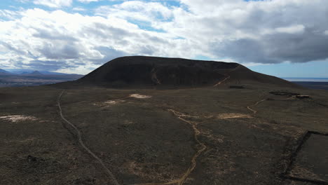 Aerial-view-rising-above-Calderón-Hondo-Volcano-rugged-Fuerteventura-crater-landscape