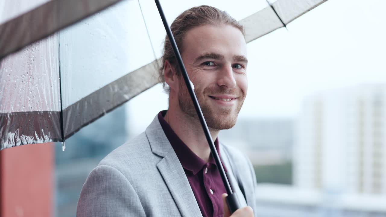 顔 ⁇ 笑顔 ⁇ そして傘をかぶったビジネスマン