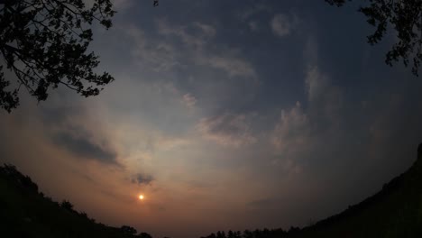 4k-Fisheye,-Abendhimmel-Und-Sonne,-Sonnenuntergang,-Sonnenaufgang